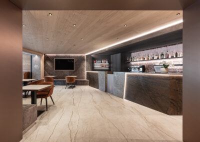 Area bar dell’Hotel Paganella, Andalo – fotografia d’interni curata da Elisa Fedrizzi.