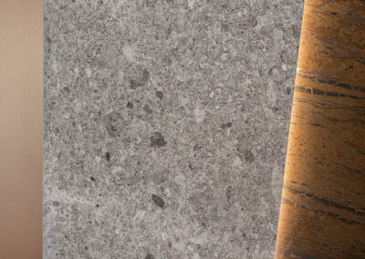 Dettaglio bancone bar in pietra di Dolomiti, foto di Elisa Fedrizzi