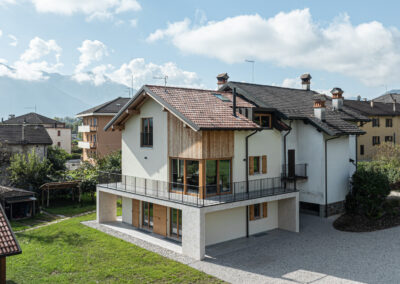 Vista aerea dell’edificio con giardino, architettura contemporanea MF Architettura. Foto di Elisa Fedrizzi