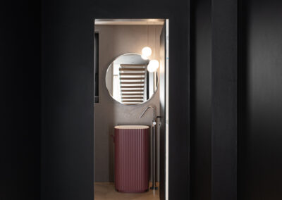 Fotografia di interni dell’ingresso di una casa di design, progetto residenziale elegante e minimal realizzato da architetto Valorz