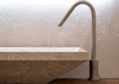 dettaglio lavabo pietra