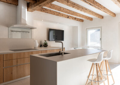 vista ampia living open space con arredi minimal Feltre